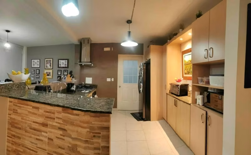 CASA ESQUINERA EN VERSALLES
