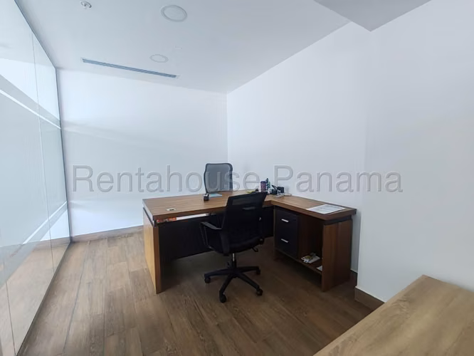 Alquiler de oficina en  Sortis Business 27-511