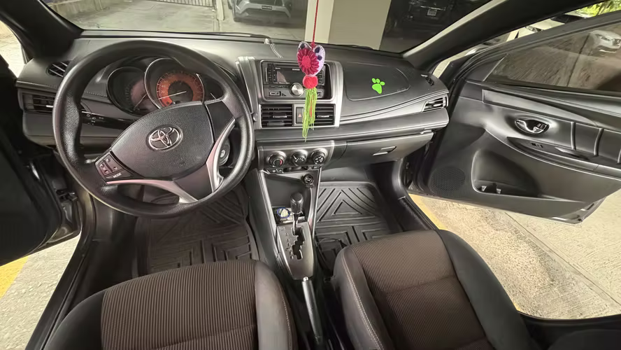 Se vende yaris hatchback única dueña