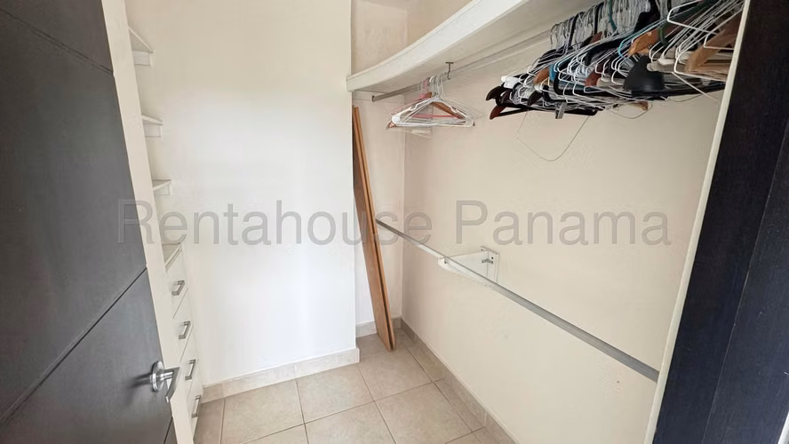 Apartamento Amoblado en Venta en Clayton 27PPM54