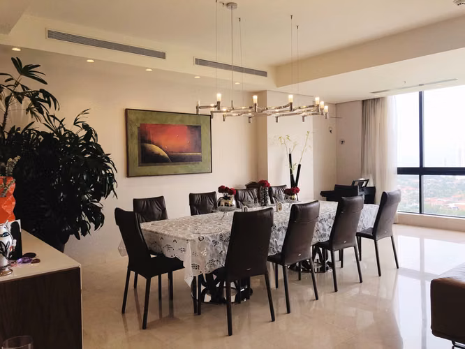 SANTA MARIA GOLF & COUNTRY CLUB - 700 M² - 5 Recámaras - Linea Blanca