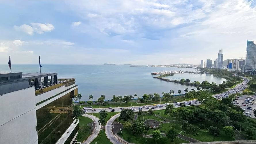 FURNISHED APARTMENT FACING THE SEA
