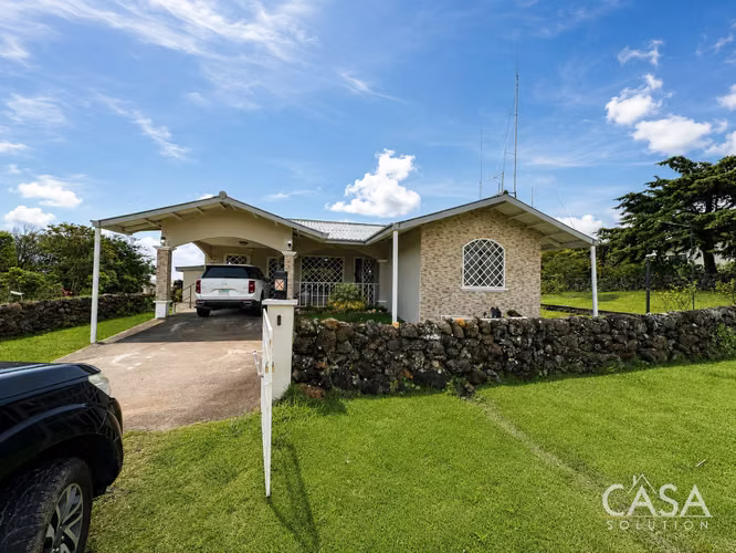 Reducción de Precio! Casa de 3 Recámaras con Vistas a las Montañas y Jacuzzi en Alto Boquete - Imagen 1