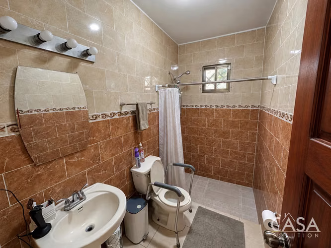 Reducción de Precio! Casa de 3 Recámaras con Vistas a las Montañas y Jacuzzi en Alto Boquete - Imagen 12