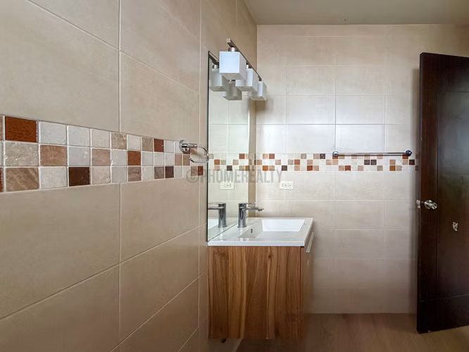 Apartamento en Alquiler en Obarrio, Panamá – Amplia Residencia de 183 m² con 3 Recámaras