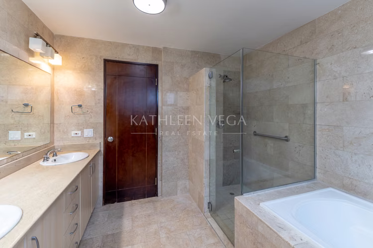 Amplio Apartamento de 3 habitaciones en PH Marabierto en Marbella