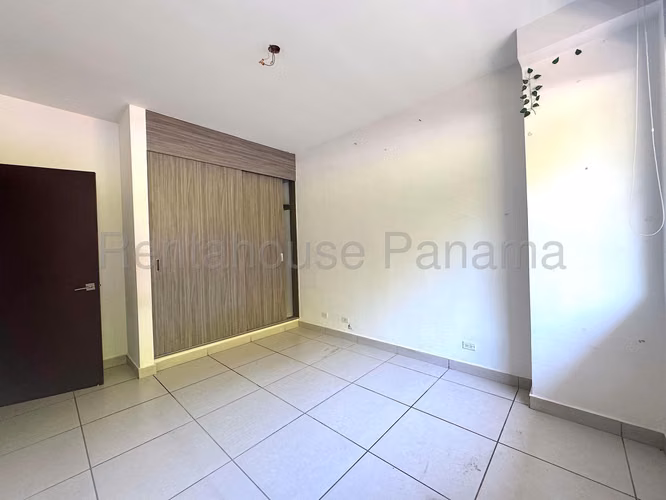 Venta de apartamento en Altos de Panama AK