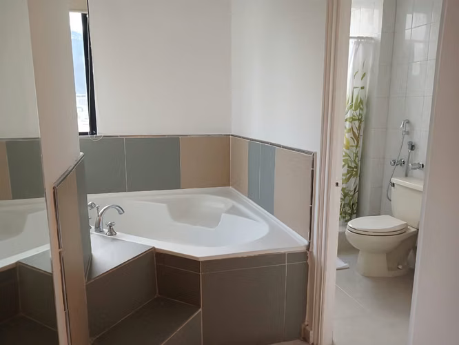 Alquilo aparta estudio amoblado, Royal Center marbella.