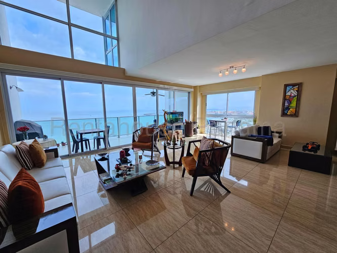 Apartment for sale on Avenida Balboa LC26-6150