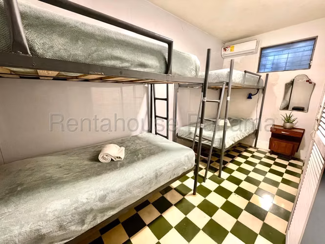 Venta de edificio con hostal operativo en Bella Vista