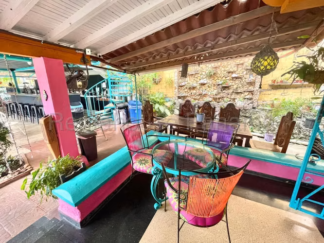 Venta de edificio con hostal operativo en Bella Vista