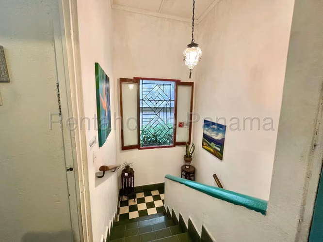 Venta de edificio con hostal operativo en Bella Vista