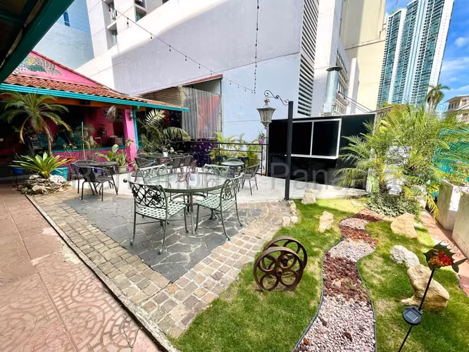 Venta de edificio con hostal operativo en Bella Vista