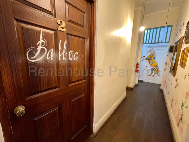 Venta de edificio con hostal operativo en Bella Vista