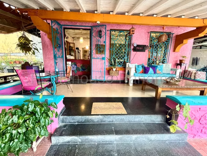 Venta de edificio con hostal operativo en Bella Vista