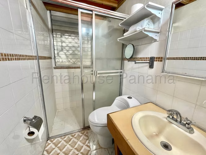 Venta de edificio con hostal operativo en Bella Vista