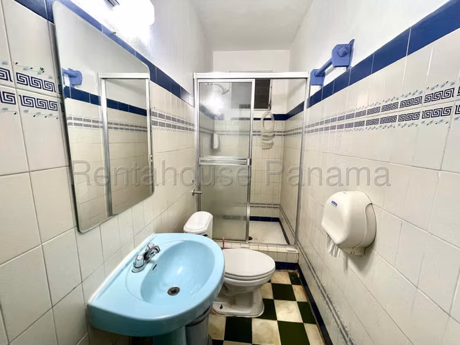 Venta de edificio con hostal operativo en Bella Vista