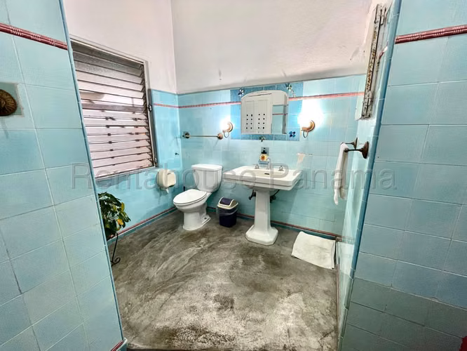 Venta de edificio con hostal operativo en Bella Vista