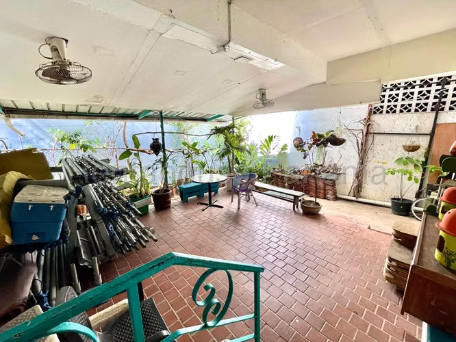 Venta de edificio con hostal operativo en Bella Vista