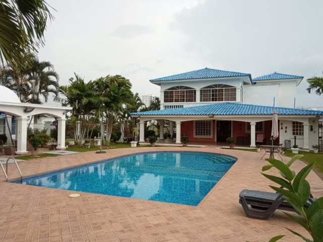 Venta -  Casa con Piscina Privada en Playa Blanca Resort (450m²) - 27GP483
