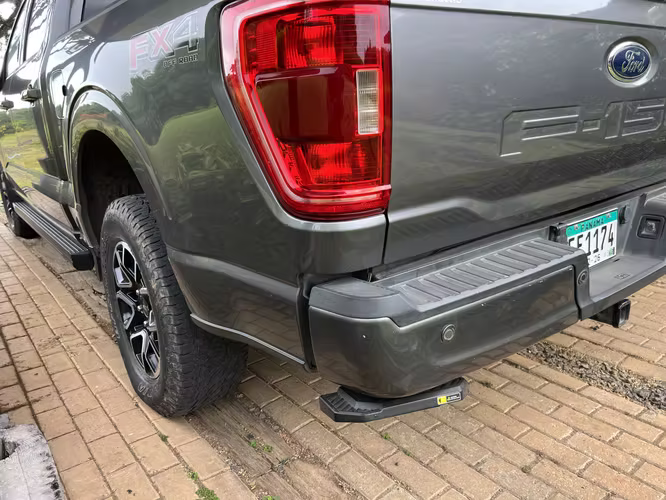 FORD 2021 F-150 -TODOS LOS MODELOS - ESCALÓN TRASERO RETRACTABLE.