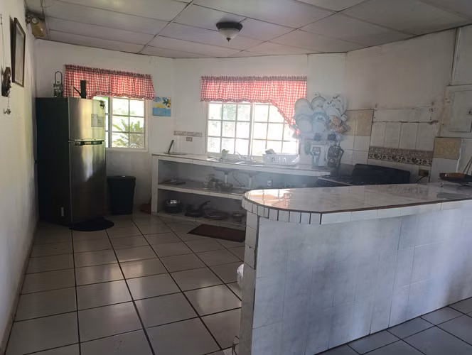 VENDO CASA A POCOS METROS DE LA PLAYA