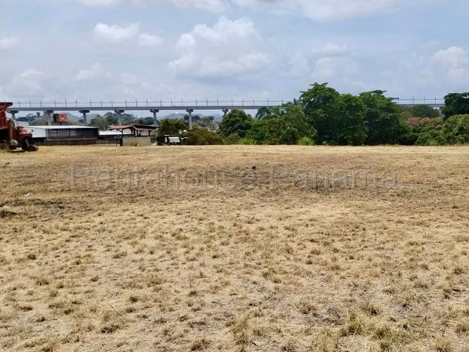 Terreno industrial de 1.4 ha en Avenida Domingo Díaz