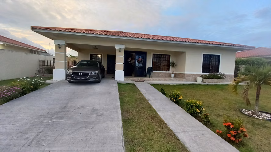 Se Alquila Casa Amoblada / Furnitured House for Rent