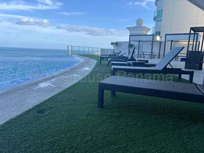 Exclusiva Residencia Inteligente con Acabados Europeos y Mezanina en Punta Pacífica 26EPP4947
