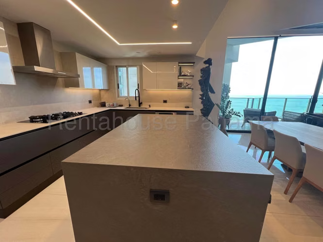 Exclusiva Residencia Inteligente con Acabados Europeos y Mezanina en Punta Pacífica 26EPP4947