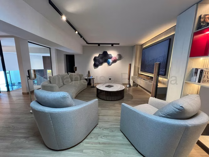 Exclusiva Residencia Inteligente con Acabados Europeos y Mezanina en Punta Pacífica 26EPP4947