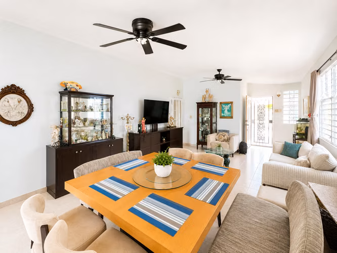 La casa de 4 recámaras con mejor precio en Brisas del Golf | 300 m²