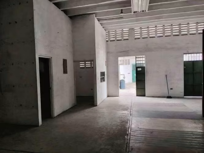 Alquilo Galera Cerca de Parque Lefevre - Imagen 4