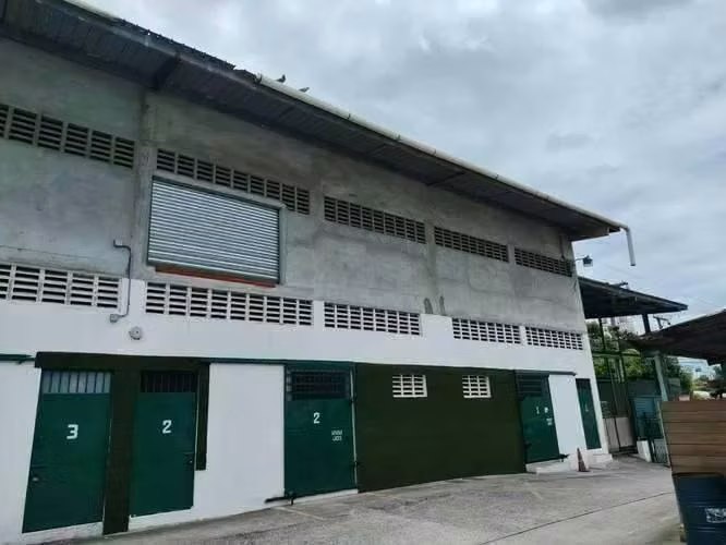 Warehouse for rent near Parque Lefevre