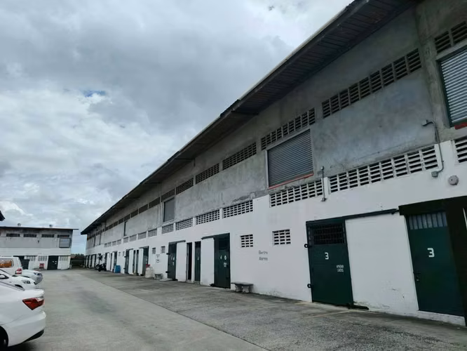 Alquilo Galera Cerca de Parque Lefevre - Imagen 12