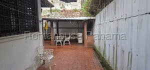 Alquiler de Casa con 300m2 en Bella Vista 27-457SR