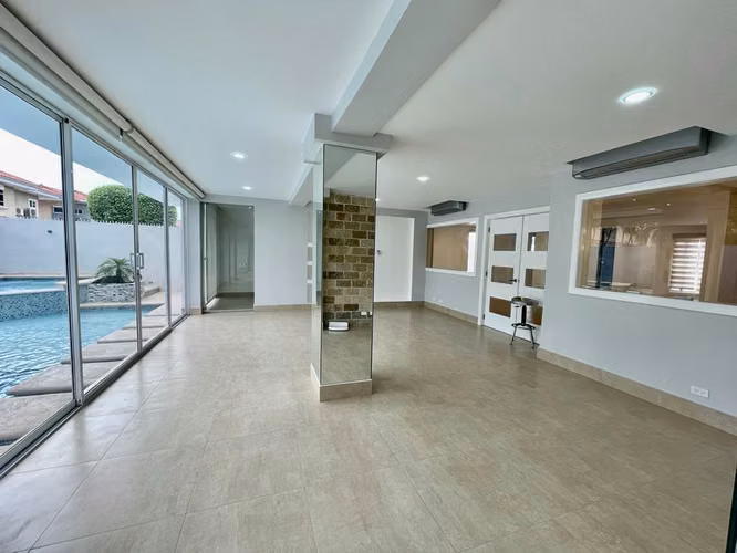 Costa del Este | Casa de 338m2 | 5 habitaciones | CBE | Área social