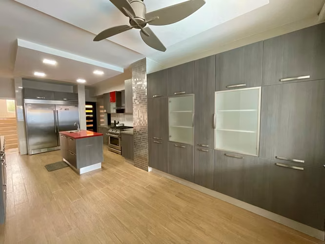 Costa del Este | Casa de 338m2 | 5 habitaciones | CBE | Área social