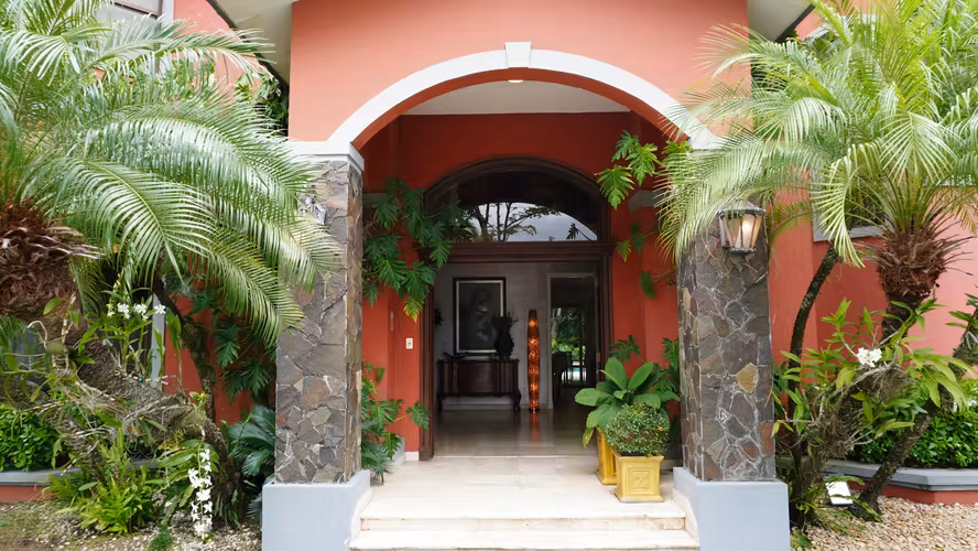 se vende casa de lujo en COSTA DEL ESTE EN MAGNOLIAS CON PISCINA Y GYM