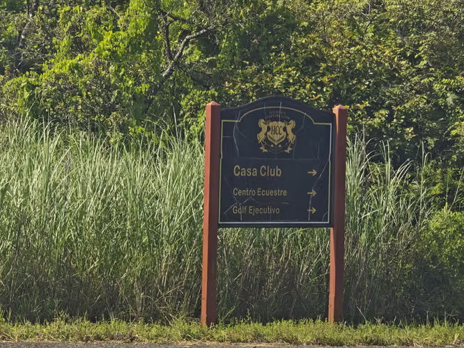 SE VENDE REMATE! OPORTUNIDAD ÚNICA EN HACIENDA COUNTRY CLUB 