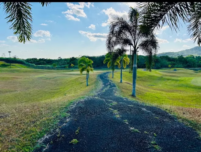 SE VENDE REMATE! OPORTUNIDAD ÚNICA EN HACIENDA COUNTRY CLUB 
