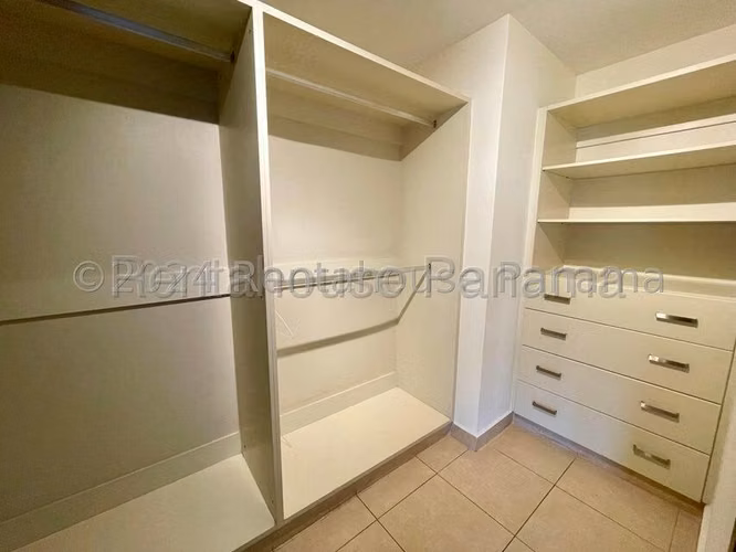 Alquiler de Apartamento Amoblado en Costa del Este Ph Parque del Mar EC