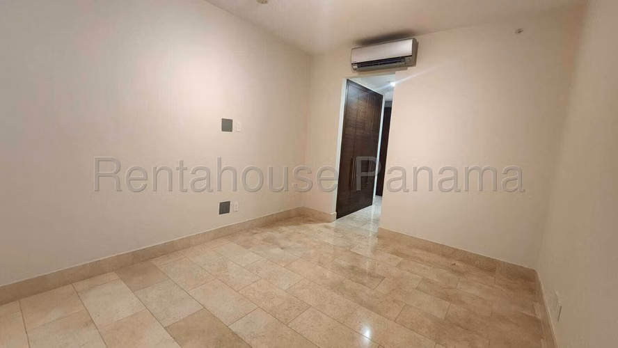 RR ALQUILER DE APARTAMENTO EN SANTA MARIA PH GREENVIEW