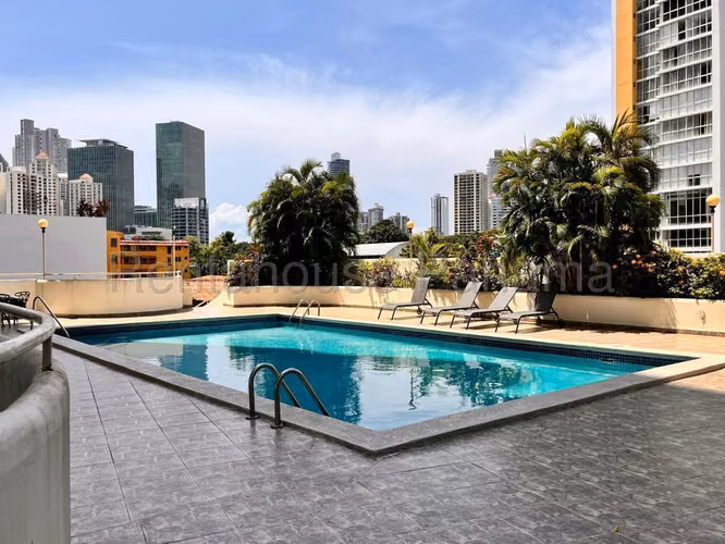 Vendo Apartamento en Obarrio OF27-517