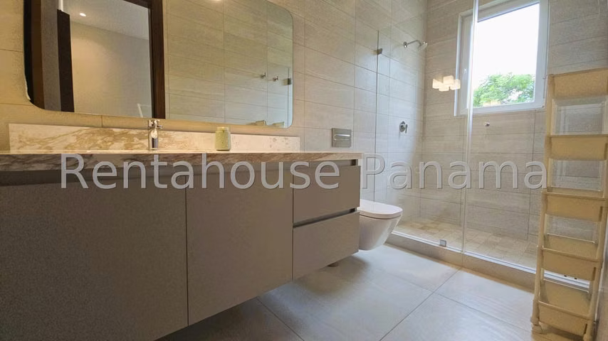Alquiler de Casa en Santa María 27LBR432