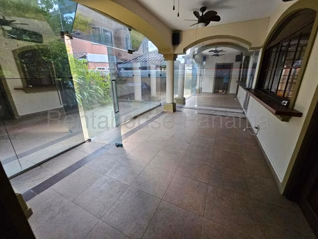 Alquiler de Casa en Costa Sur 27LBR164