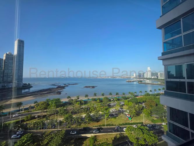 Alquiler de Apartamento en Avenida Balboa Ph Grandbay Tower KF