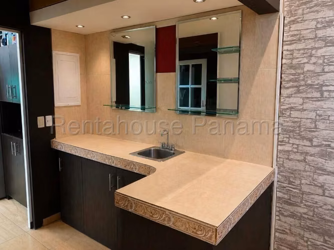 Hermosa Casa en Venta en Albrook 26PPM8918