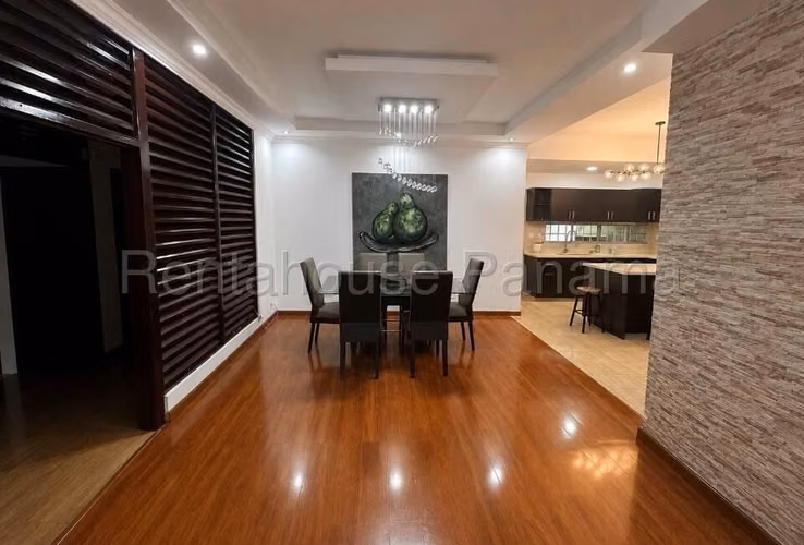 Hermosa Casa en Venta en Albrook 26PPM8918