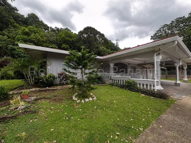 Hermosa Casa en Venta en Albrook 26PPM8918